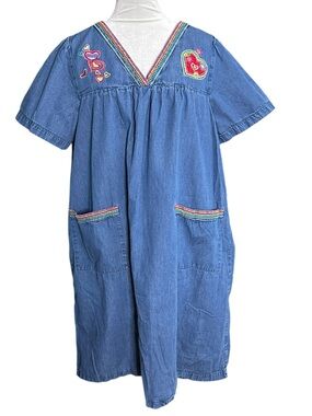 Go Softly Patio Women’s Embroidered Denim Dress. Size Medium.